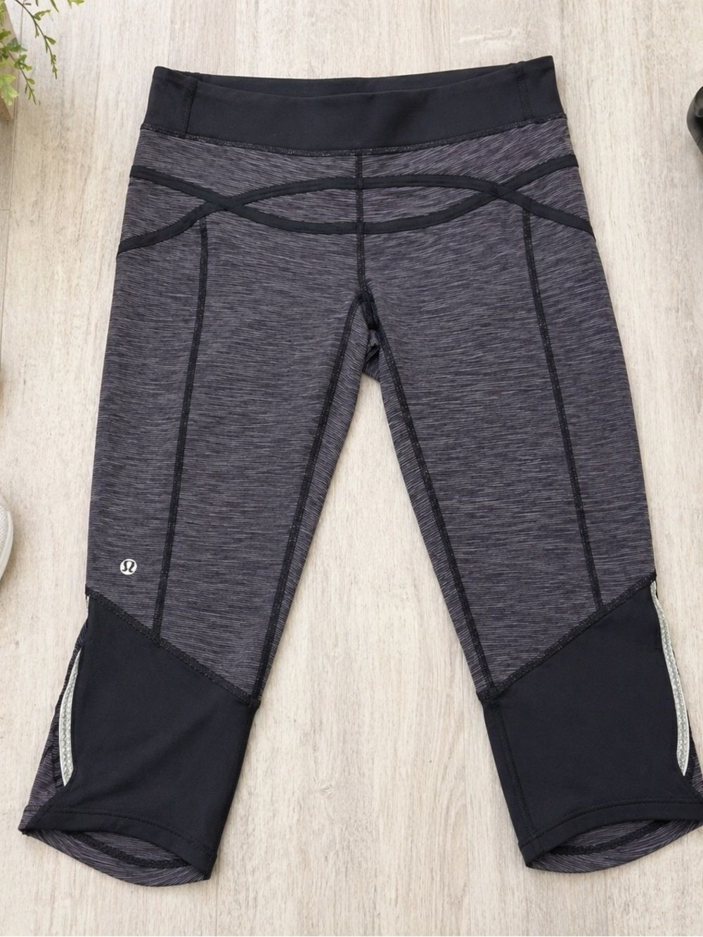 Lululemon Capri Leggings Size 10 Gray Black Athletic Yoga Running